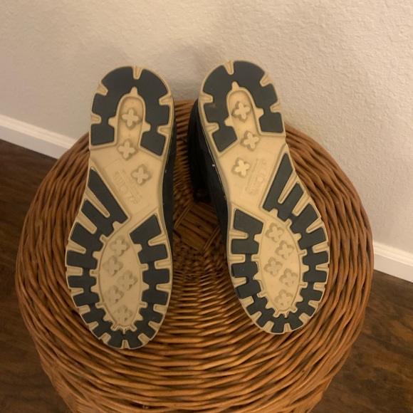 CLIFFS by White Mountain Karlyssa Hiking Boots - Picture 7 of 9